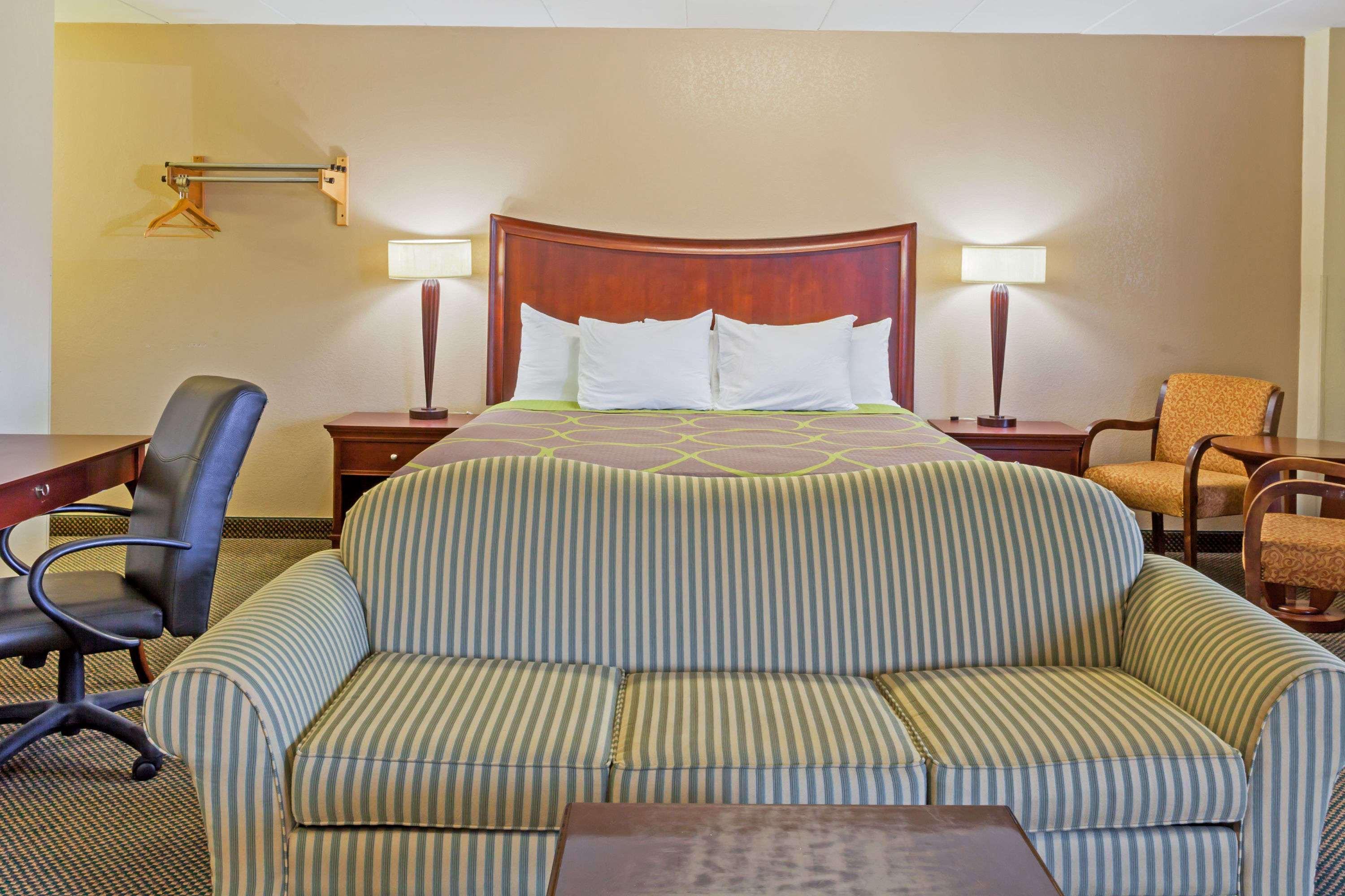 Super 8 By Wyndham Manassas Hotel Buitenkant foto