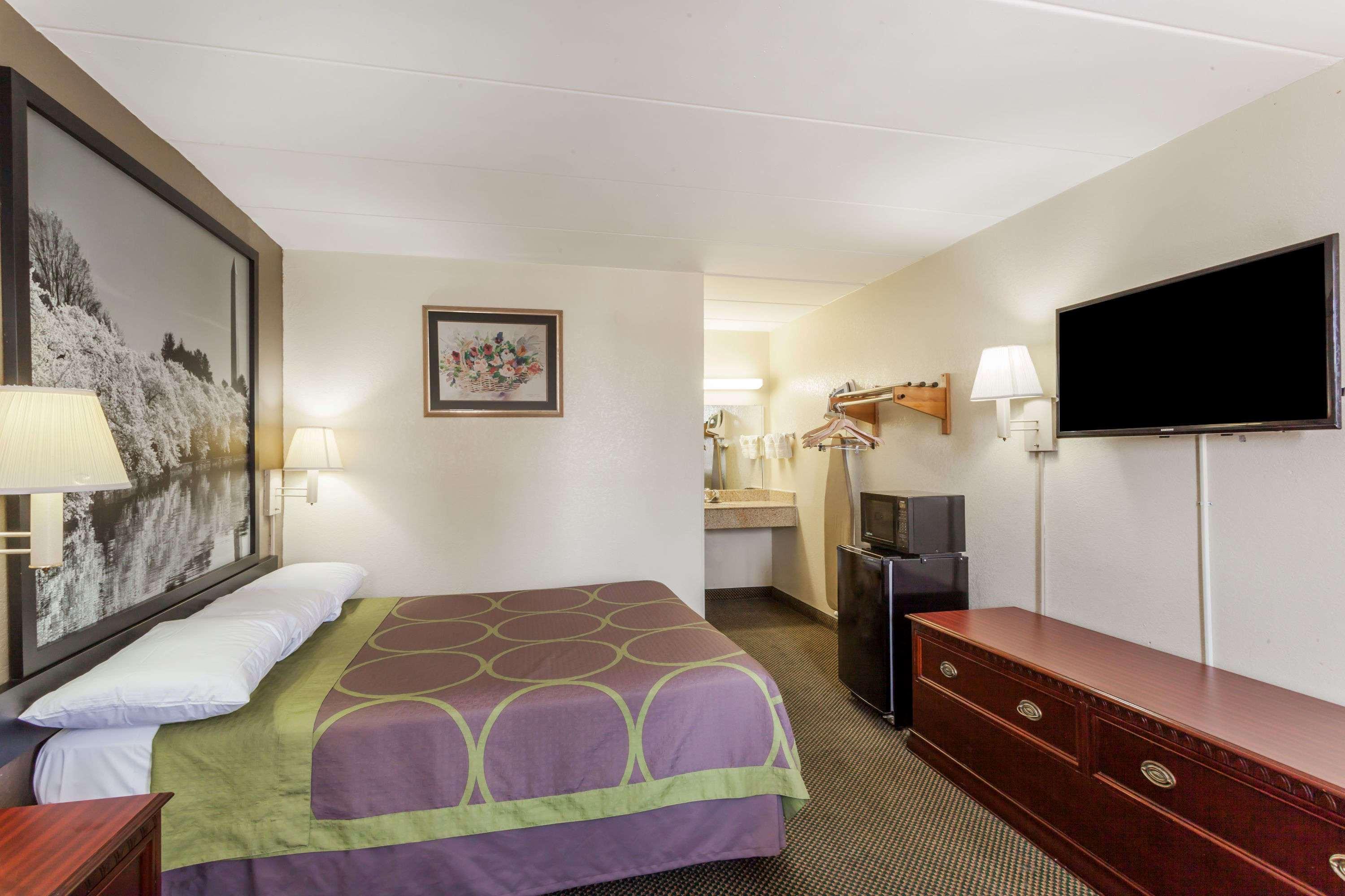 Super 8 By Wyndham Manassas Hotel Buitenkant foto