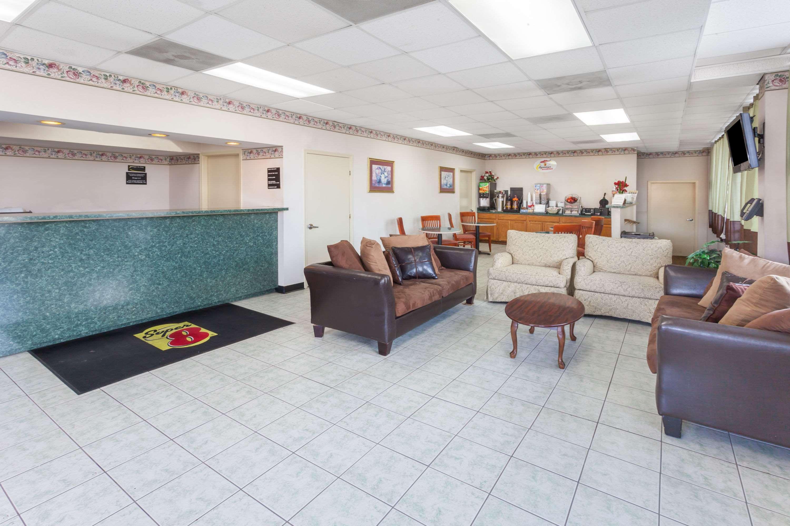 Super 8 By Wyndham Manassas Hotel Buitenkant foto